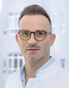 Dr. med. Adrian Vater