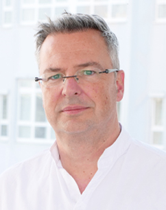 Dr. med. Dr. med. dent. Koord Smolka
